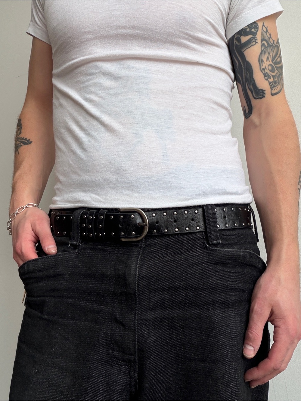 Black Studded Men's Leather Belt - Picture 7 of 9